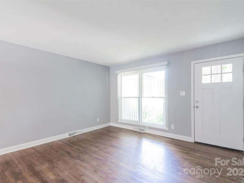 3331 Erskine Drive, Charlotte, NC 28205.  MLS# CAR4285046, YatesRealty ID 30070. 