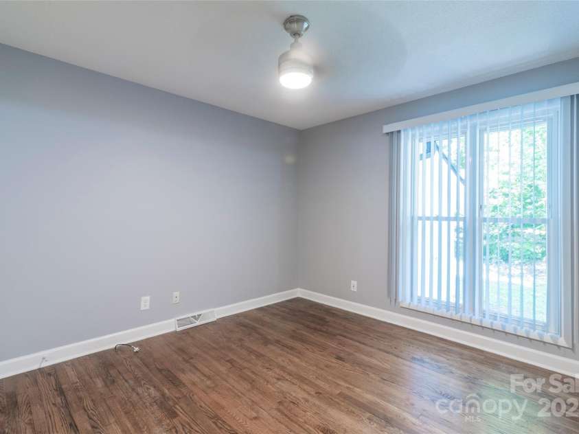 3331 Erskine Drive, Charlotte, NC 28205.  MLS# CAR4285046, YatesRealty ID 30070. 