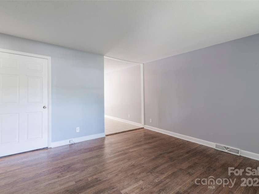3331 Erskine Drive, Charlotte, NC 28205.  MLS# CAR4285046, YatesRealty ID 30070. 