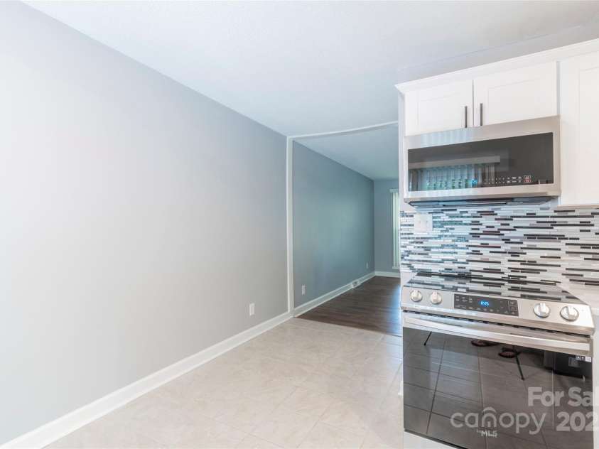 3331 Erskine Drive, Charlotte, NC 28205.  MLS# CAR4285046, YatesRealty ID 30070. 