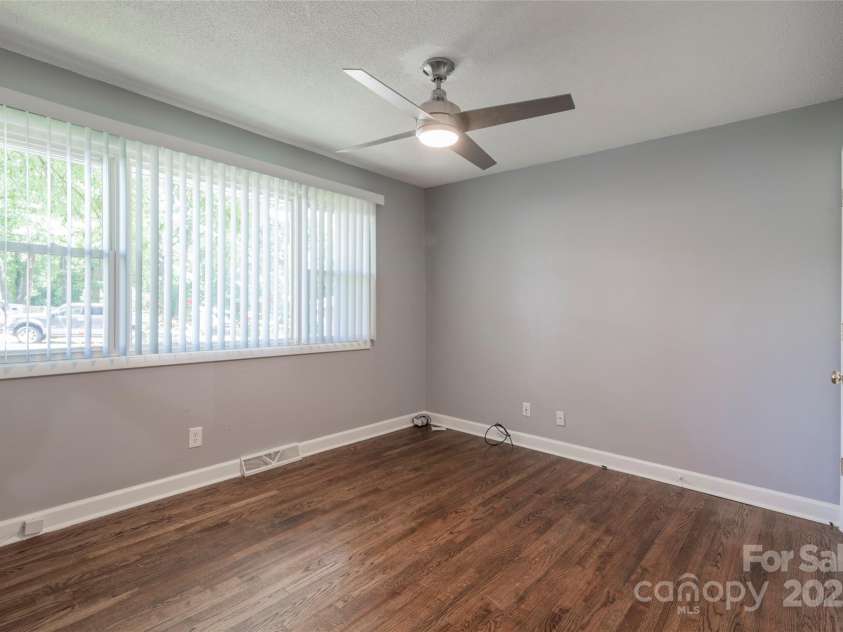 3331 Erskine Drive, Charlotte, NC 28205.  MLS# CAR4285046, YatesRealty ID 30070. 