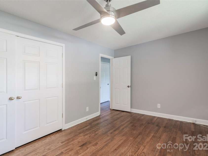3331 Erskine Drive, Charlotte, NC 28205.  MLS# CAR4285046, YatesRealty ID 30070. 