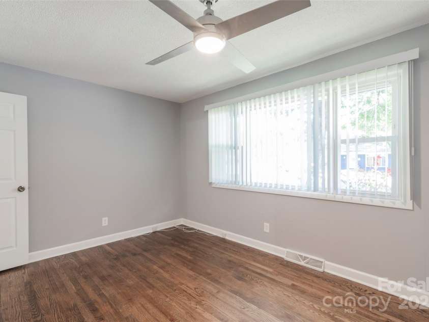 3331 Erskine Drive, Charlotte, NC 28205.  MLS# CAR4285046, YatesRealty ID 30070. 