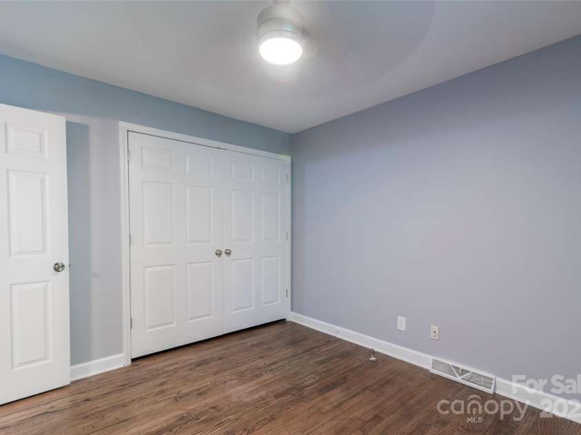 3331 Erskine Drive, Charlotte, NC 28205.  MLS# CAR4285046, YatesRealty ID 30070. 