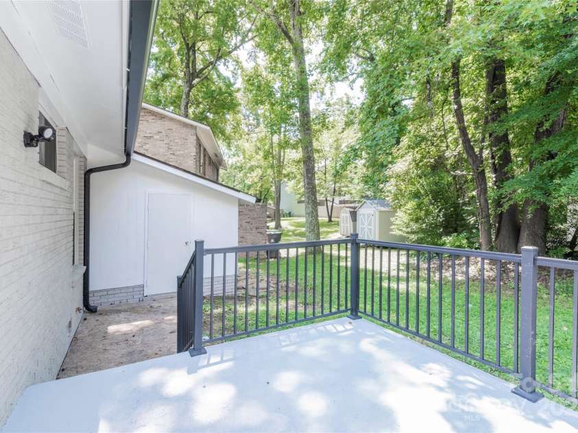 3331 Erskine Drive, Charlotte, NC 28205.  MLS# CAR4285046, YatesRealty ID 30070. 