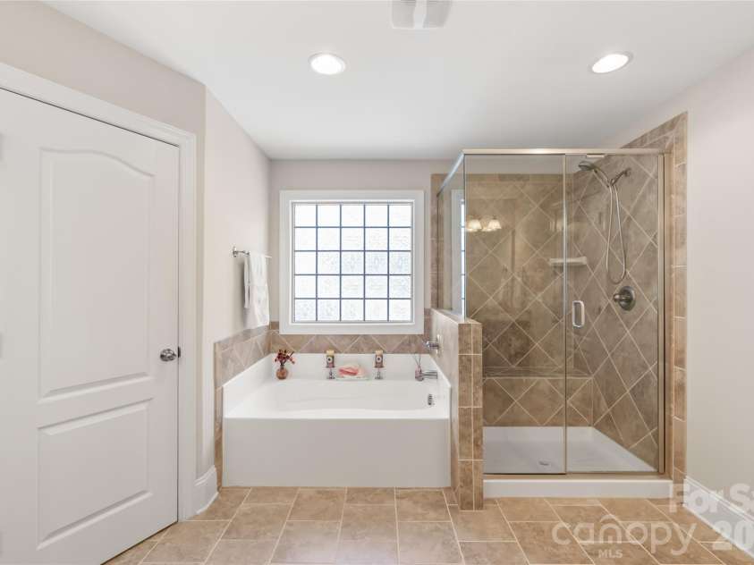4606 Pebble Run Drive, Matthews, NC 28105.  MLS# CAR4387948, YatesRealty ID 30070. 