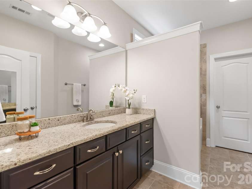 4606 Pebble Run Drive, Matthews, NC 28105.  MLS# CAR4387948, YatesRealty ID 30070. 
