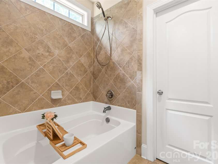 4606 Pebble Run Drive, Matthews, NC 28105.  MLS# CAR4387948, YatesRealty ID 30070. 