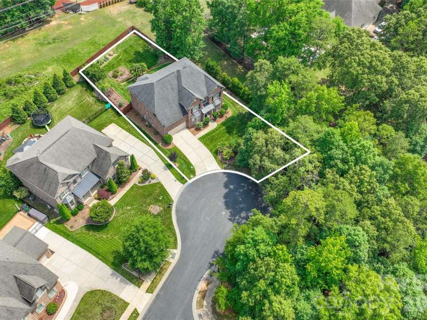 4606 Pebble Run Drive, Matthews, NC 28105.  MLS# CAR4387948, YatesRealty ID 30070. 