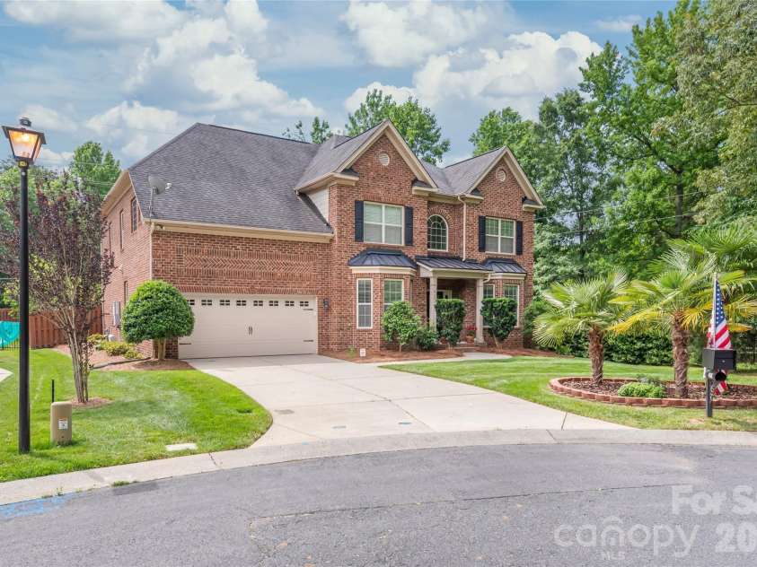 4606 Pebble Run Drive, Matthews, NC 28105.  MLS# CAR4387948, YatesRealty ID 30070. 