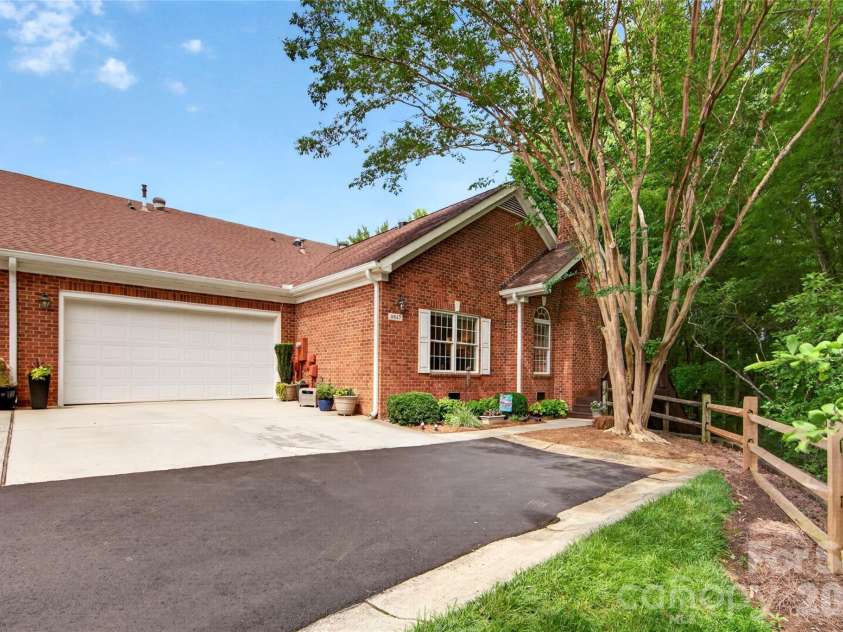 8847 Grand Oak Drive, Charlotte, NC 28277.  MLS# CAR4386922, YatesRealty ID 30071. 
