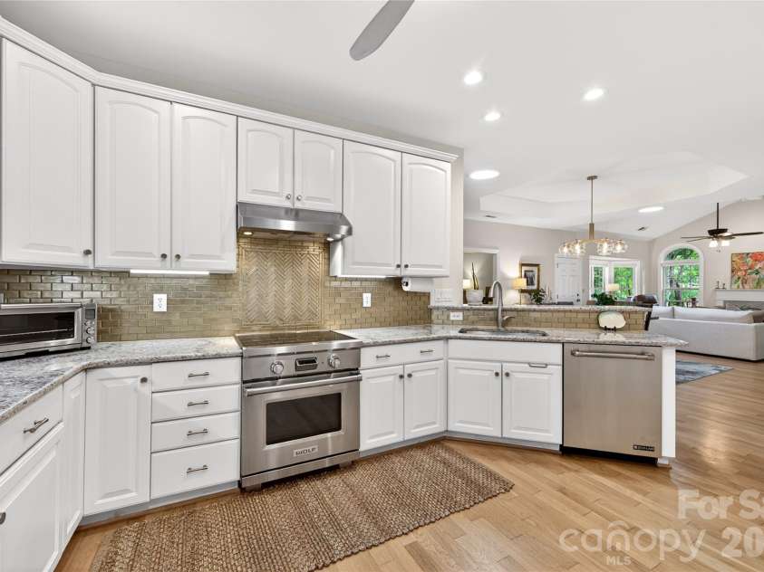 8847 Grand Oak Drive, Charlotte, NC 28277.  MLS# CAR4386922, YatesRealty ID 30071. 