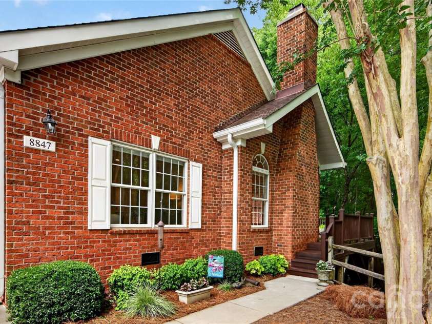 8847 Grand Oak Drive, Charlotte, NC 28277.  MLS# CAR4386922, YatesRealty ID 30071. 