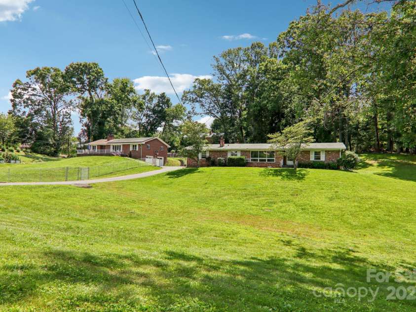 324 Old Leicester Highway, Asheville, NC 28806.  MLS# CAR4223880, YatesRealty ID 30073. Expansive Front Yard