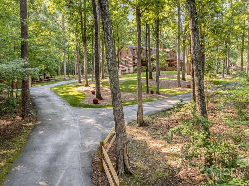 2709 Blythe Road, Waxhaw, NC 28173.  MLS# CAR4264770, YatesRealty ID 30075. Impressive entry, there is not another home like this!!