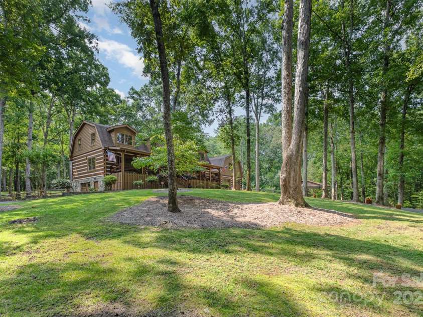 2709 Blythe Road, Waxhaw, NC 28173.  MLS# CAR4264770, YatesRealty ID 30075. Spacious beautiful front yard.