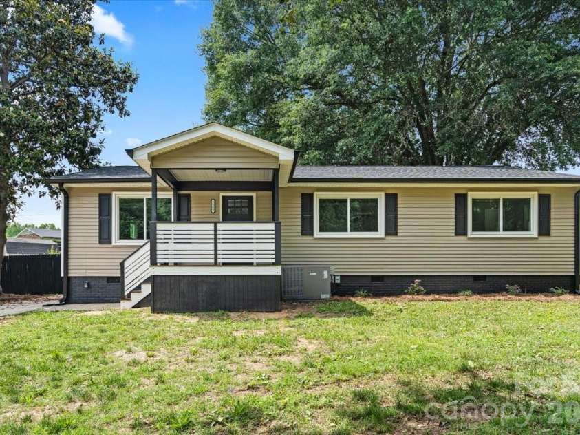 3509 Greg Drive, Gastonia, NC 28052.  MLS# CAR4392639, YatesRealty ID 30076. 