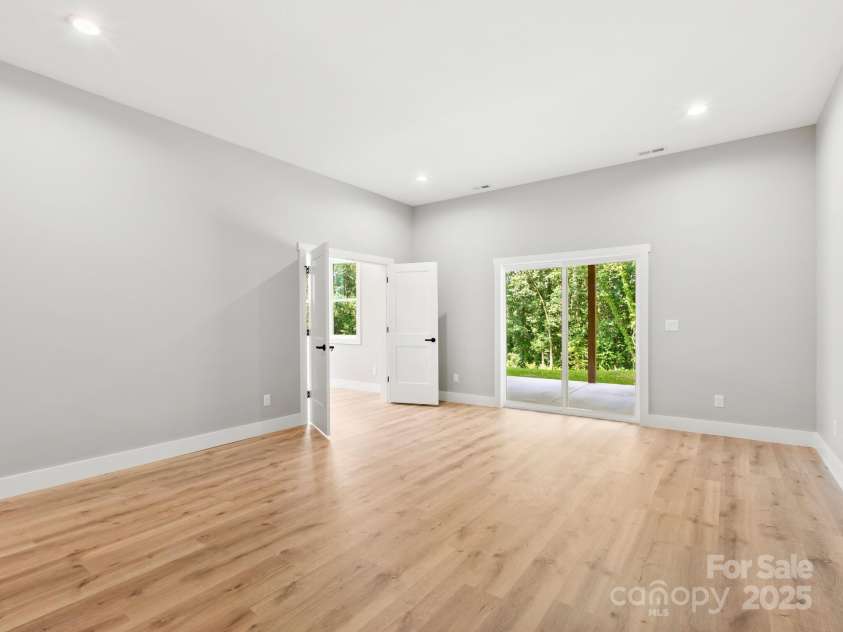 231 Asbury Road, Candler, NC 28715.  MLS# CAR4283786, YatesRealty ID 30077. Family rooom