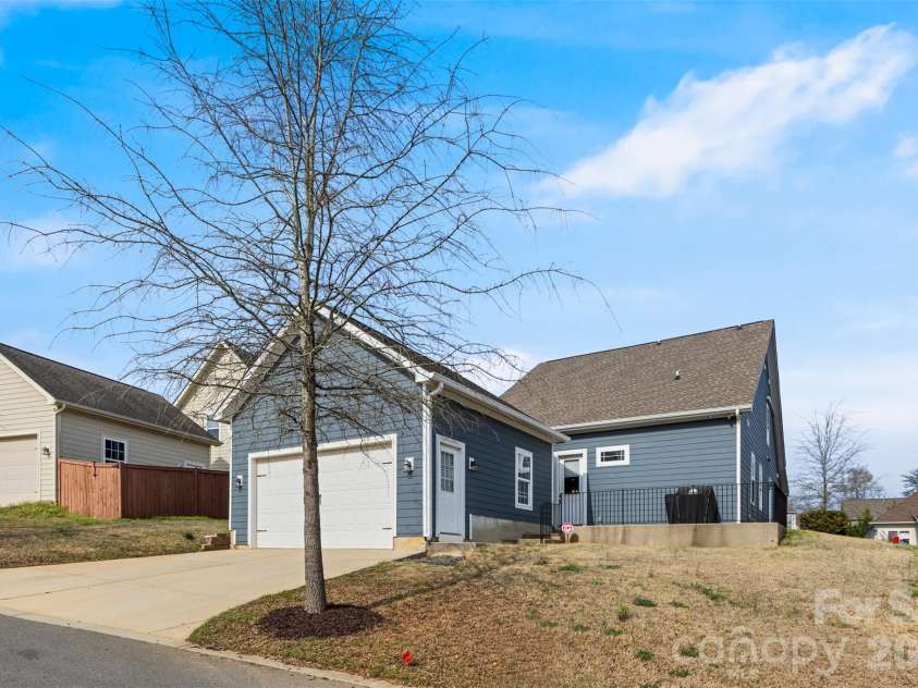 104 Meyers Ridge Road, Cramerton, NC 28032.  MLS# CAR4361157, YatesRealty ID 30078. 