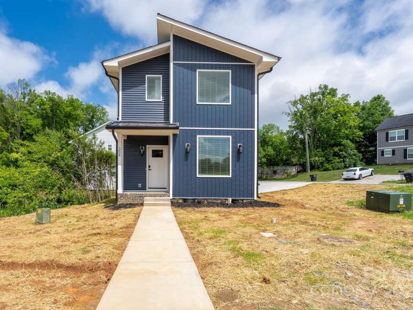 304 Cabarrus Avenue, Concord, NC 28025.  MLS# CAR4263240, YatesRealty ID 30078. 