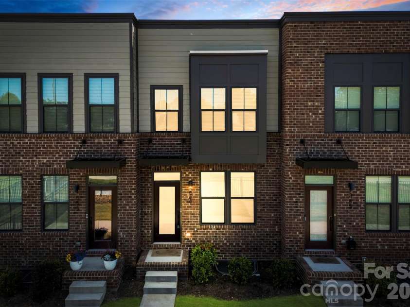 1049 Simcoe Lane, Charlotte, NC 28217.  MLS# CAR4387071, YatesRealty ID 30079. 