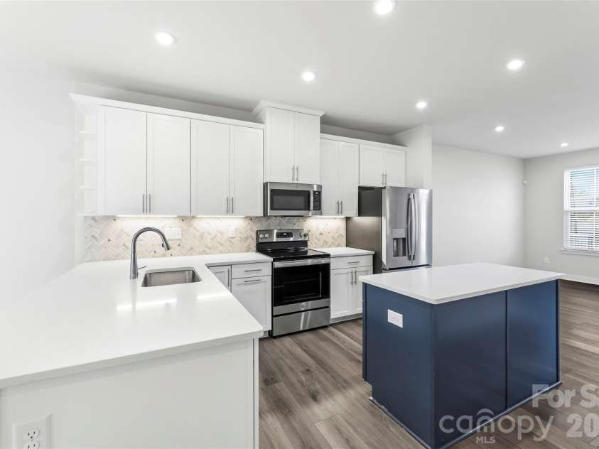 1049 Simcoe Lane, Charlotte, NC 28217.  MLS# CAR4387071, YatesRealty ID 30079. 
