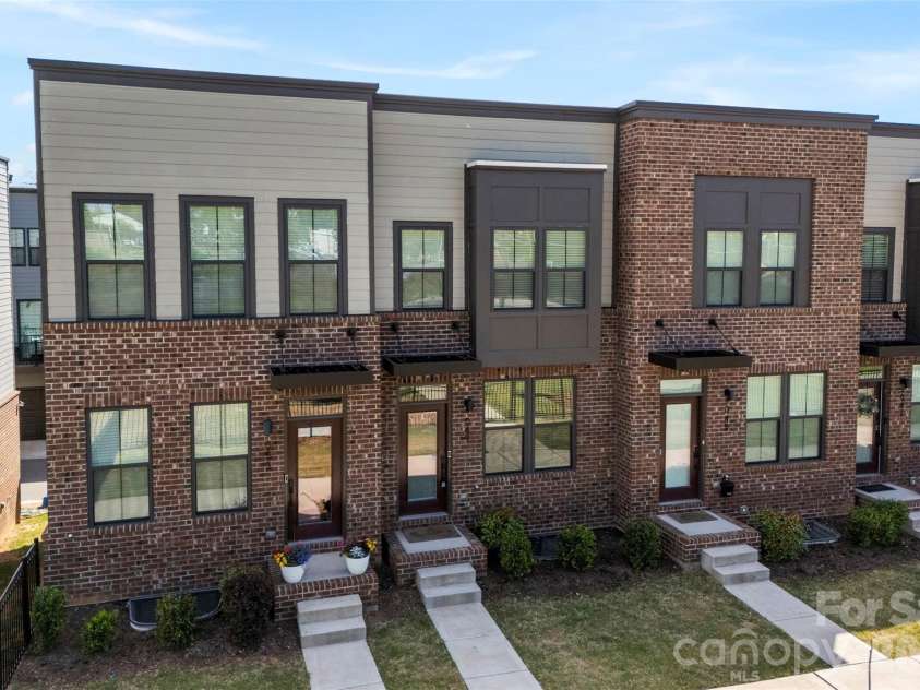 1049 Simcoe Lane, Charlotte, NC 28217.  MLS# CAR4387071, YatesRealty ID 30079. 