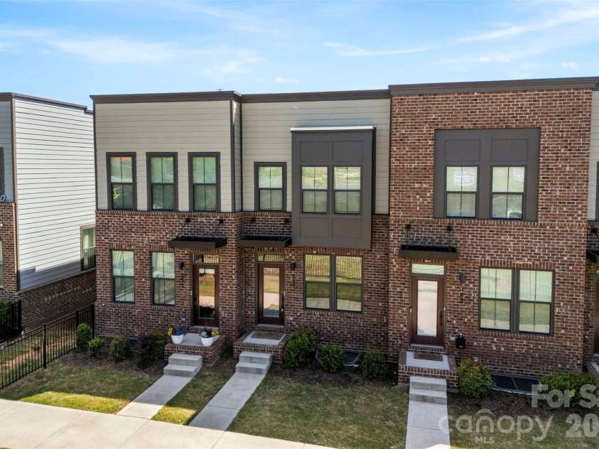 1049 Simcoe Lane, Charlotte, NC 28217.  MLS# CAR4387071, YatesRealty ID 30079. 