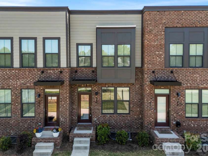 1049 Simcoe Lane, Charlotte, NC 28217.  MLS# CAR4387071, YatesRealty ID 30079. 