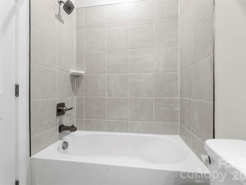 1049 Simcoe Lane, Charlotte, NC 28217.  MLS# CAR4387071, YatesRealty ID 30079. Full Bathroom Lower Level
