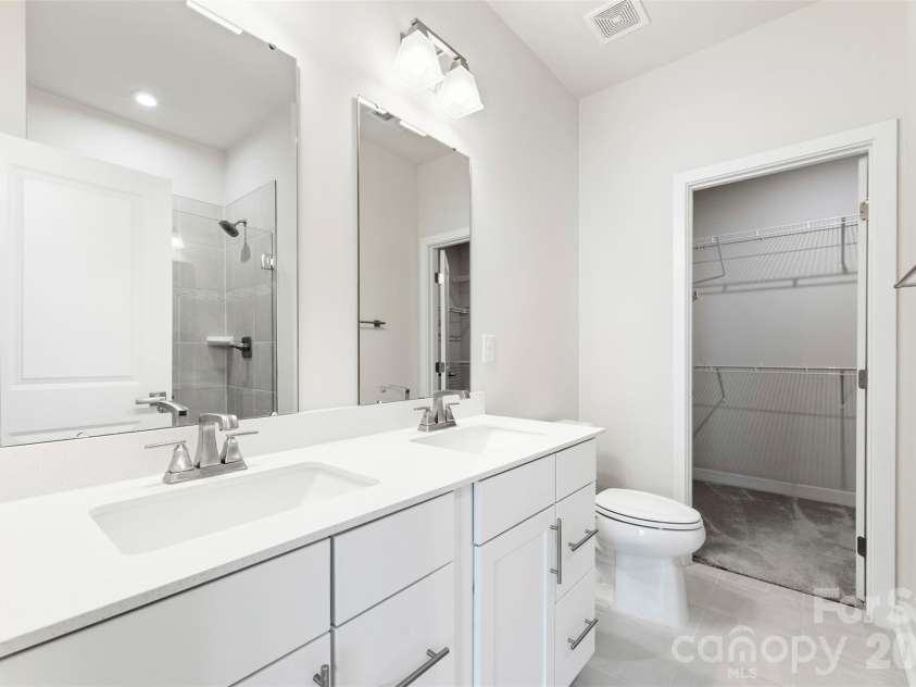 1049 Simcoe Lane, Charlotte, NC 28217.  MLS# CAR4387071, YatesRealty ID 30079. Primary Bathroom