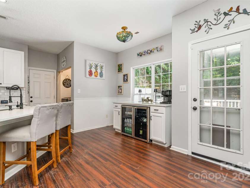 108 Shade Tree Circle, Fort Mill, SC 29715.  MLS# CAR4268600, YatesRealty ID 30080. Fantastic Butler's Pantry with double beverage cooler