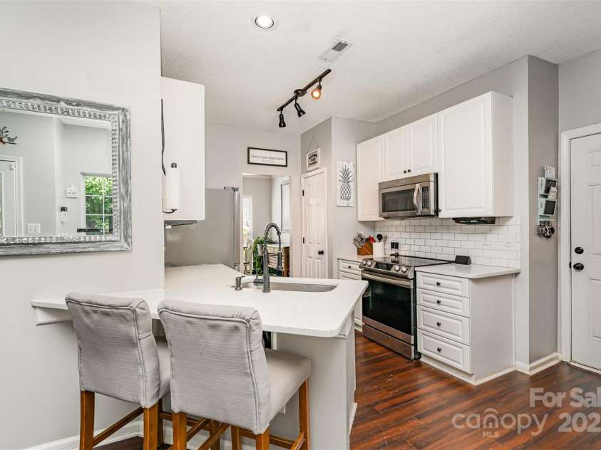 108 Shade Tree Circle, Fort Mill, SC 29715.  MLS# CAR4268600, YatesRealty ID 30080. Quartz Countertops