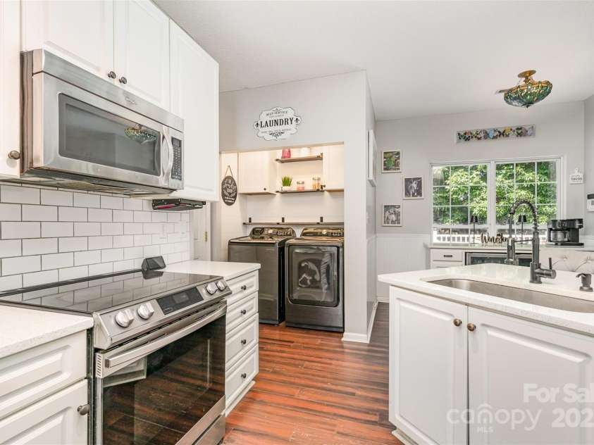 108 Shade Tree Circle, Fort Mill, SC 29715.  MLS# CAR4268600, YatesRealty ID 30080. Tile backsplash and SS appliances