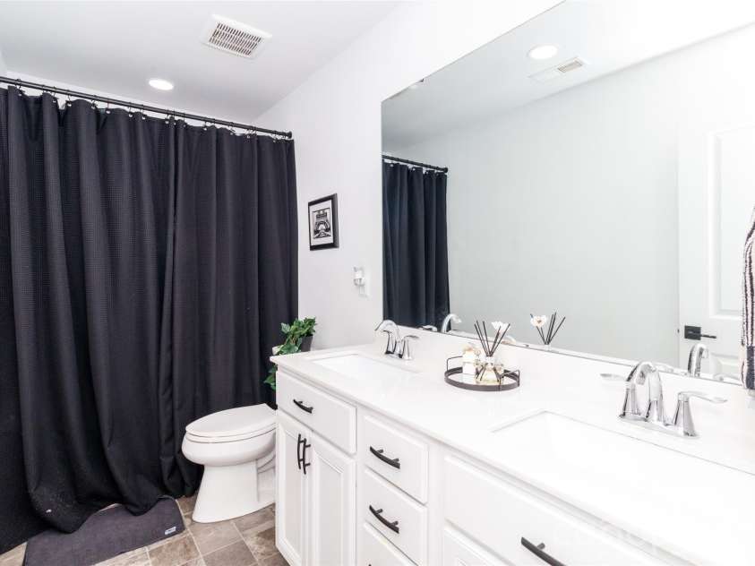 4314 Collingham Drive, Charlotte, NC 28273.  MLS# CAR4389603, YatesRealty ID 30081. Bath Upper