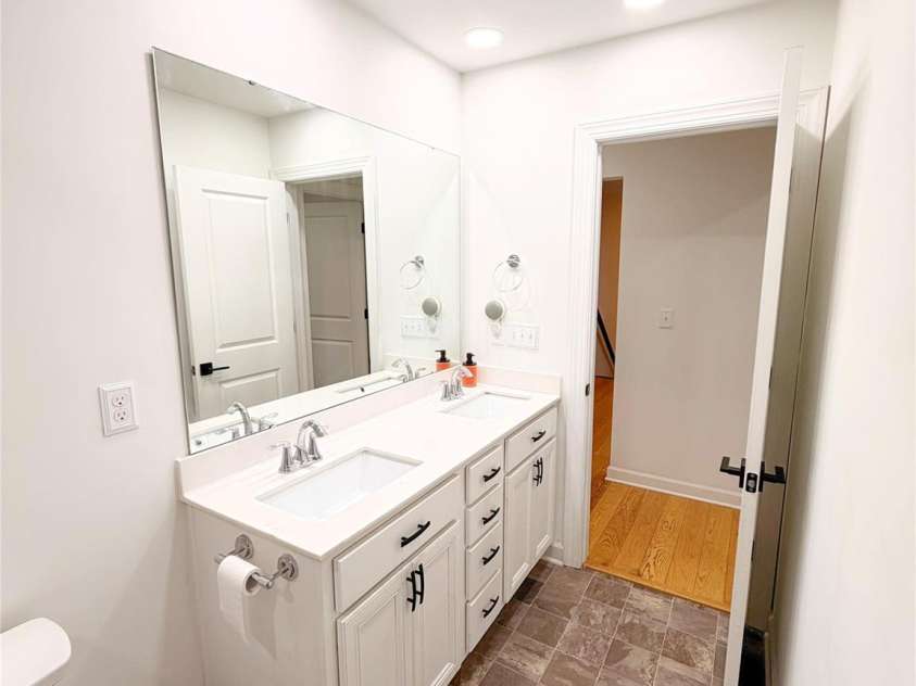 4314 Collingham Drive, Charlotte, NC 28273.  MLS# CAR4389603, YatesRealty ID 30081. Bath Upper