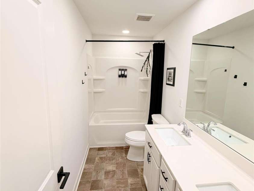 4314 Collingham Drive, Charlotte, NC 28273.  MLS# CAR4389603, YatesRealty ID 30081. Bath Upper