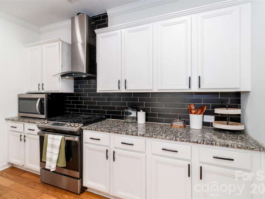 4314 Collingham Drive, Charlotte, NC 28273.  MLS# CAR4389603, YatesRealty ID 30081. Kitchen
