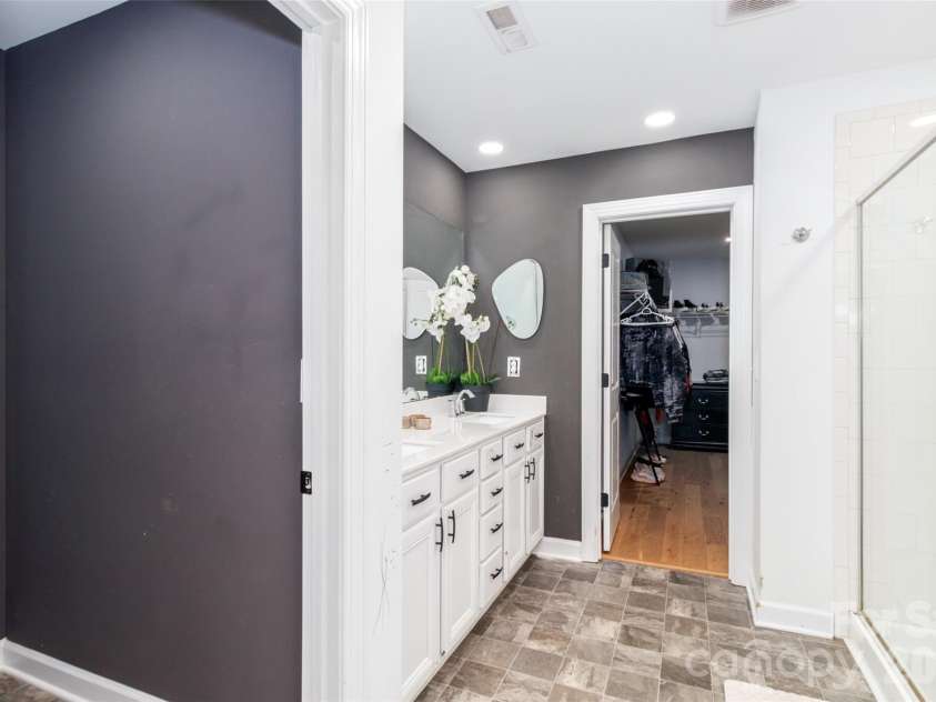 4314 Collingham Drive, Charlotte, NC 28273.  MLS# CAR4389603, YatesRealty ID 30081. Owner Bath Upper