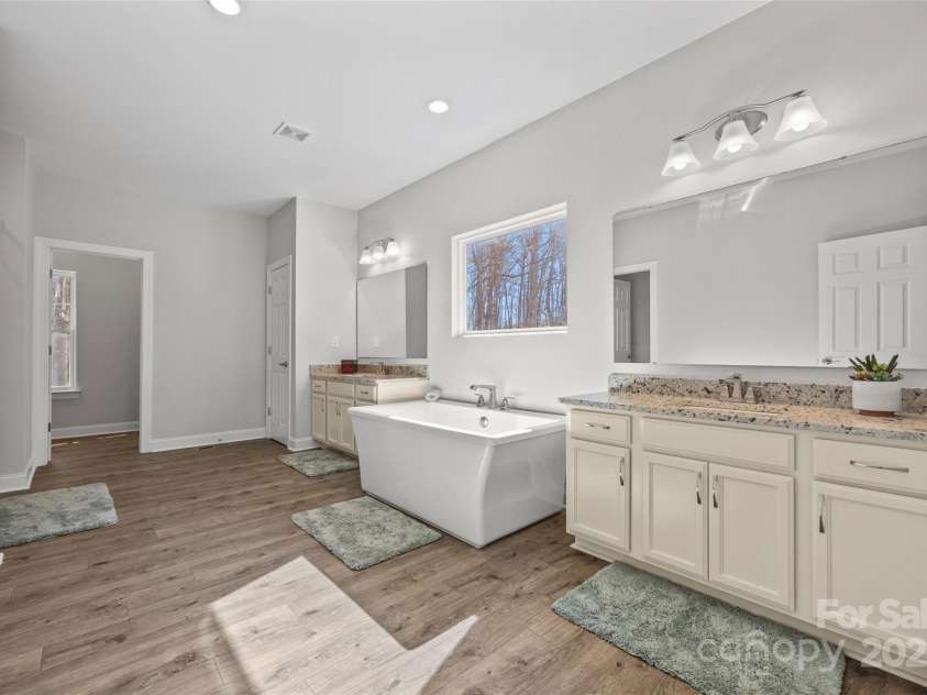 13701 Petworth Court, Charlotte, NC 28278.  MLS# CAR4226412, YatesRealty ID 30082. 