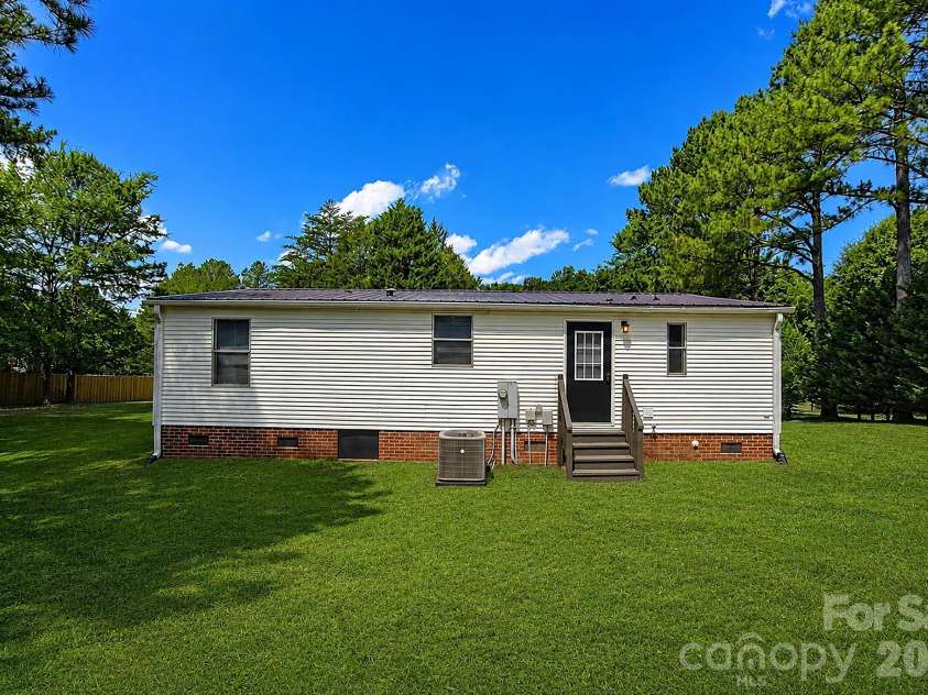 913 Grace Drive, Stanley, NC 28164.  MLS# CAR4392986, YatesRealty ID 30082. 