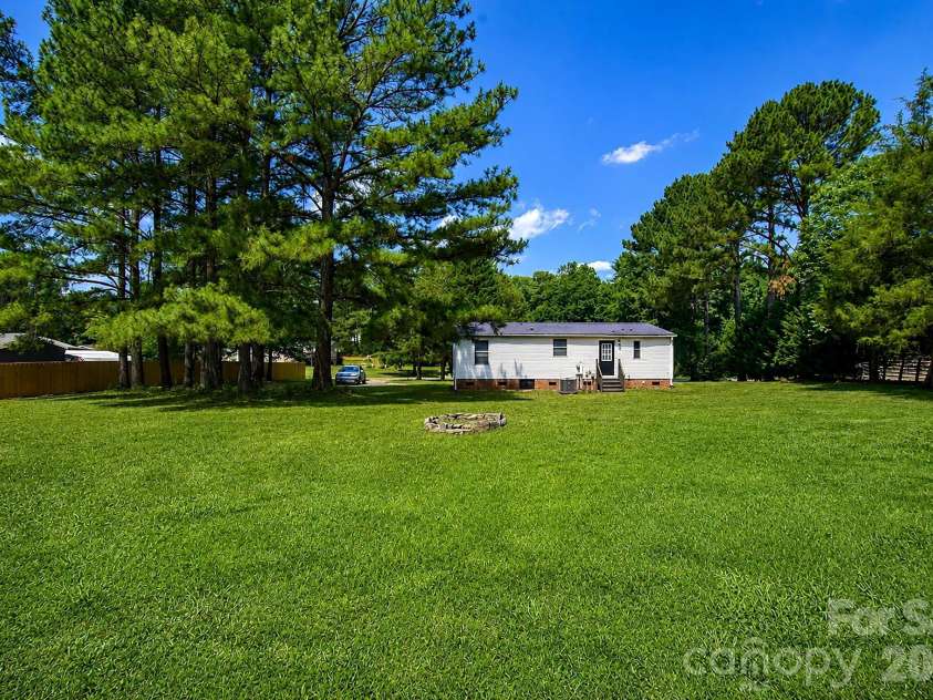 913 Grace Drive, Stanley, NC 28164.  MLS# CAR4392986, YatesRealty ID 30082. 