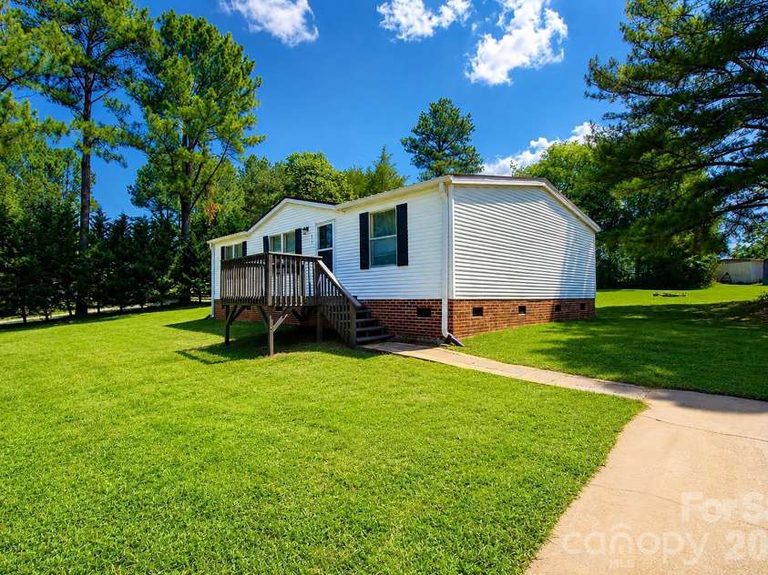 913 Grace Drive, Stanley, NC 28164.  MLS# CAR4392986, YatesRealty ID 30082. 