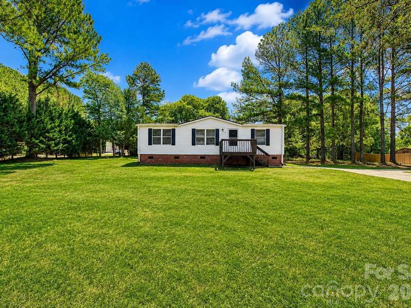 913 Grace Drive, Stanley, NC 28164.  MLS# CAR4392986, YatesRealty ID 30082. 