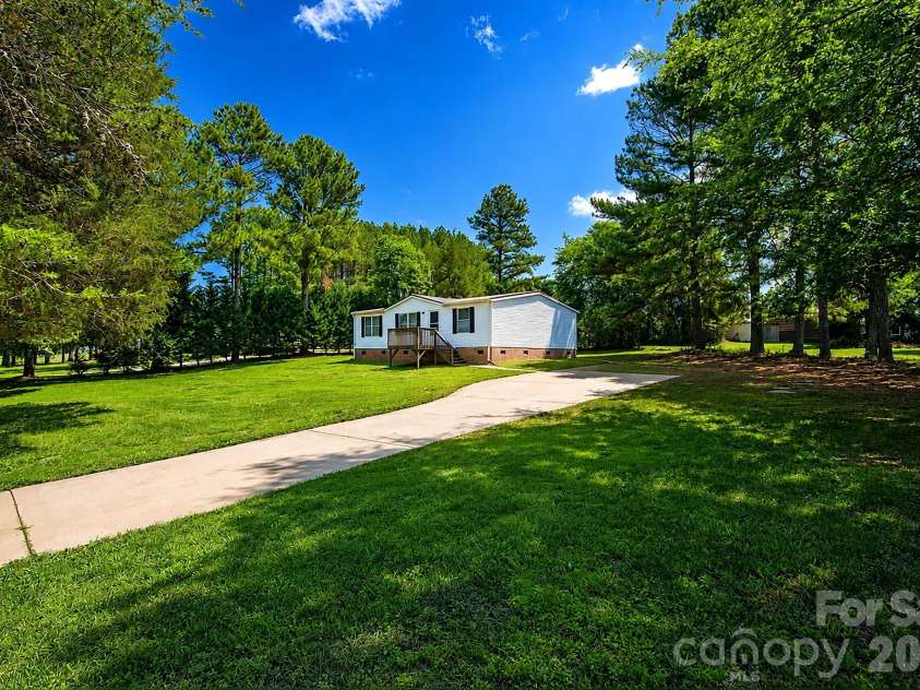 913 Grace Drive, Stanley, NC 28164.  MLS# CAR4392986, YatesRealty ID 30082. 