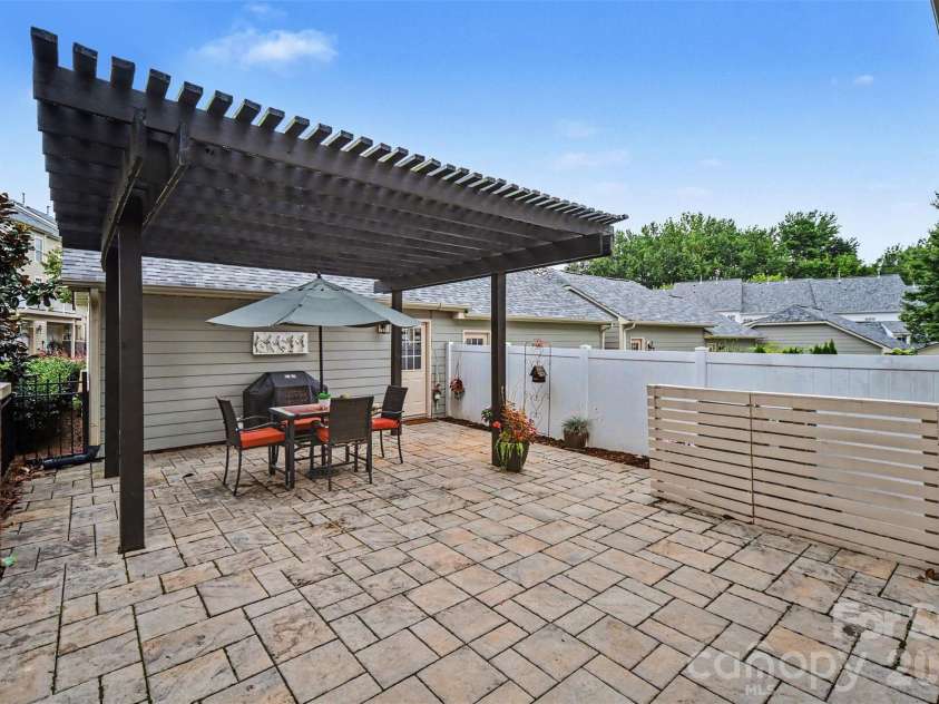 438 Magnolia Street, Davidson, NC 28036.  MLS# CAR4368147, YatesRealty ID 30083. 