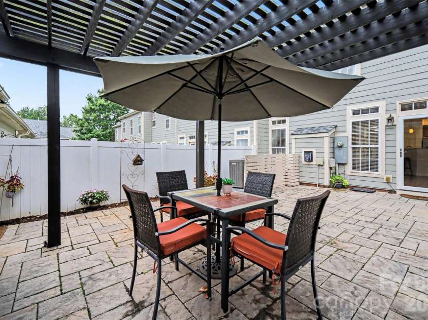 438 Magnolia Street, Davidson, NC 28036.  MLS# CAR4368147, YatesRealty ID 30083. Large courtyard unique to this unit