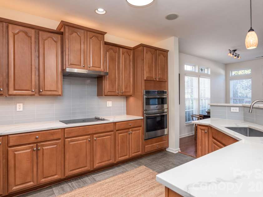 438 Magnolia Street, Davidson, NC 28036.  MLS# CAR4368147, YatesRealty ID 30083. Open kitchen with Quartz counters, updated backslash, large stainless farm syle sink