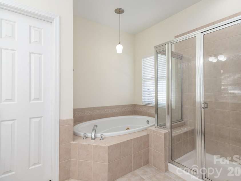 438 Magnolia Street, Davidson, NC 28036.  MLS# CAR4368147, YatesRealty ID 30083. Primary bath has soaking tub and separate shower