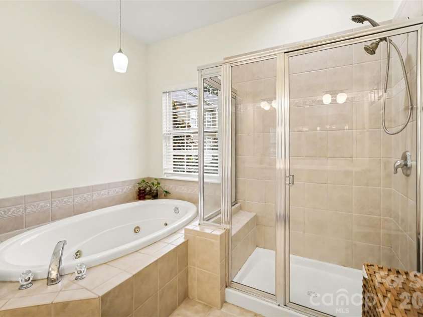 438 Magnolia Street, Davidson, NC 28036.  MLS# CAR4368147, YatesRealty ID 30083. Primary bath wih jetted soaking tub and separate shower